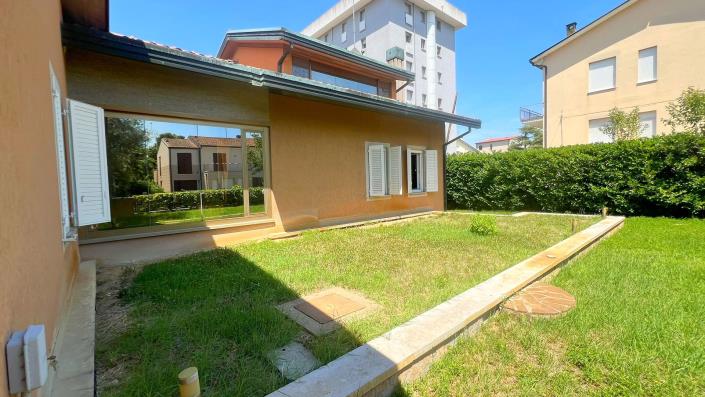 Image No.51-5 Bed Villa for sale
