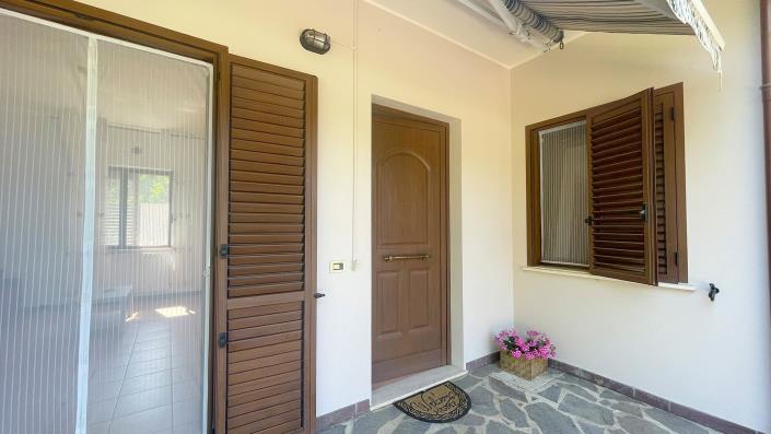 Image No.20-2 Bed Villa for sale