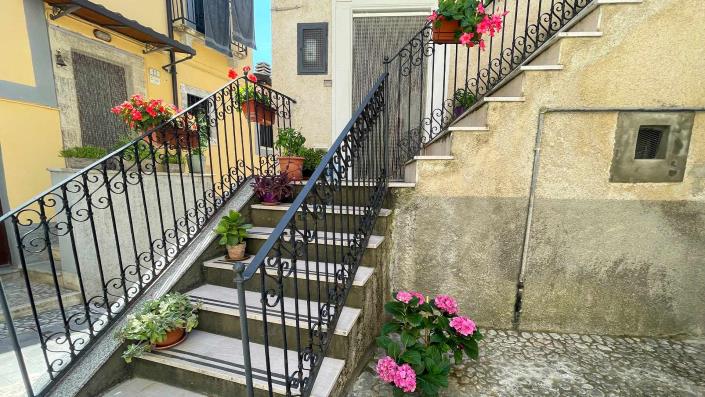 Image No.12-2 Bed Townhouse for sale