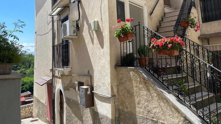 Image No.13-2 Bed Townhouse for sale
