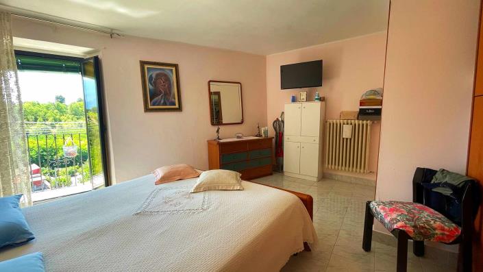 Image No.22-2 Bed Townhouse for sale