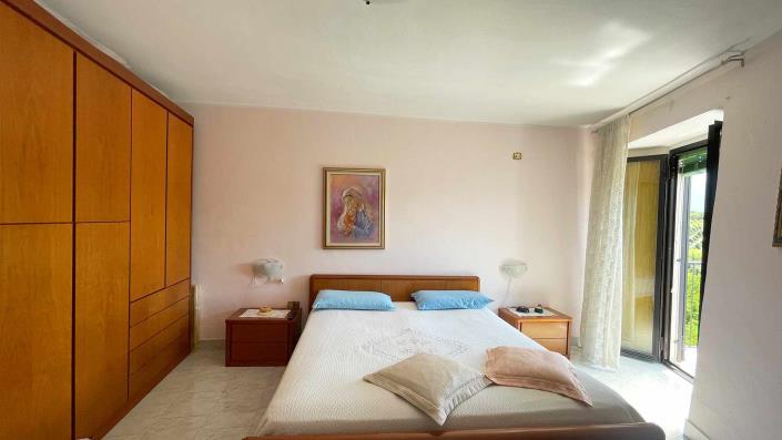 Image No.23-2 Bed Townhouse for sale