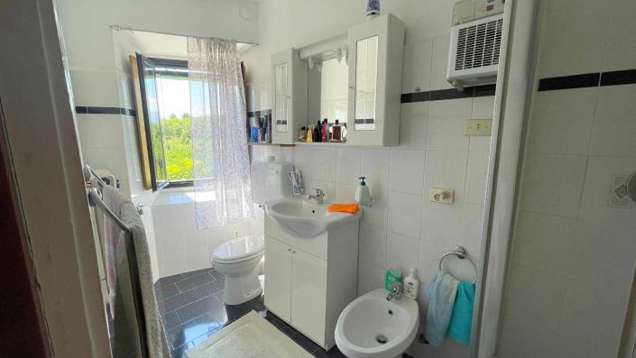Image No.28-2 Bed Townhouse for sale