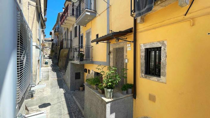 Image No.30-2 Bed Townhouse for sale