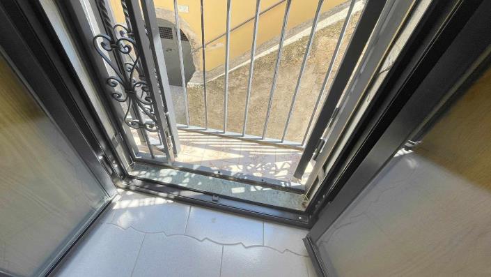 Image No.32-2 Bed Townhouse for sale