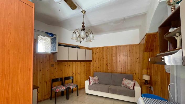 Image No.35-2 Bed Townhouse for sale