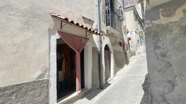 Image No.38-2 Bed Townhouse for sale