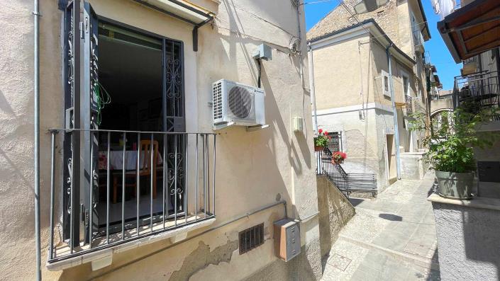 Image No.39-2 Bed Townhouse for sale