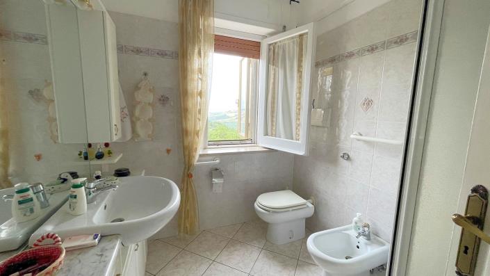Image No.16-3 Bed Country Property for sale
