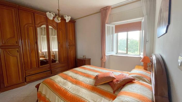 Image No.18-3 Bed Country Property for sale