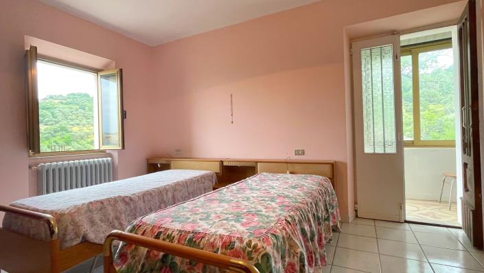 Image No.24-3 Bed Country Property for sale