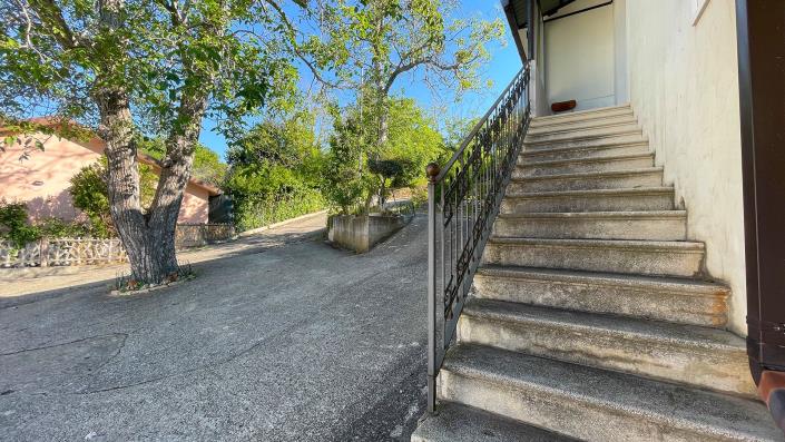Image No.28-3 Bed Country Property for sale