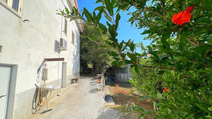 Image No.29-3 Bed Country Property for sale