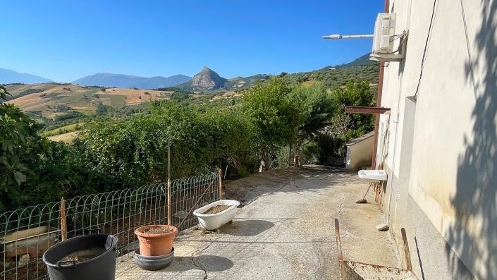 Image No.25-3 Bed Country Property for sale