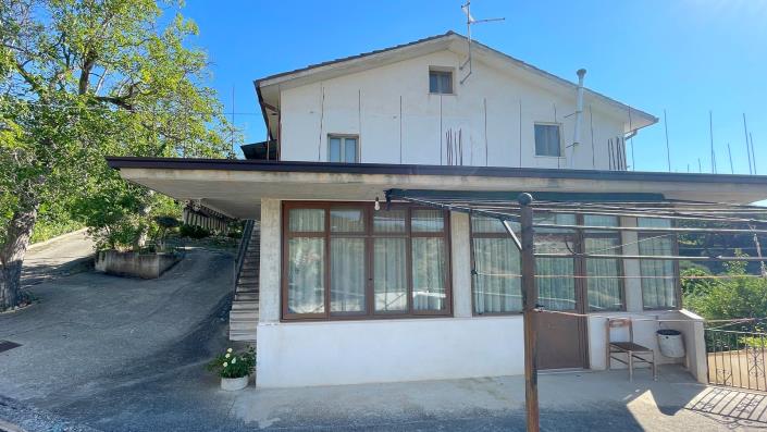 Image No.27-3 Bed Country Property for sale