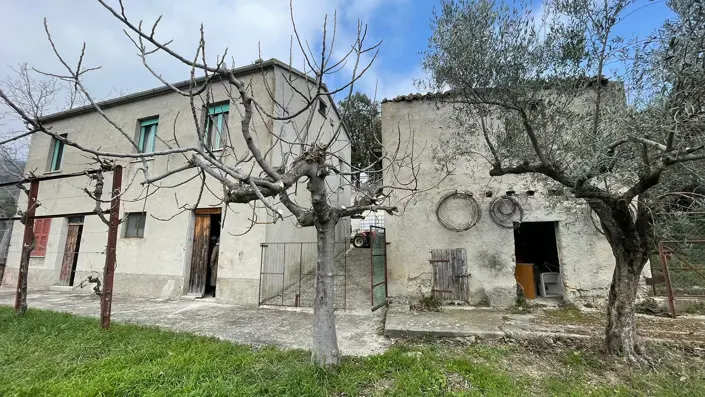 Image No.19-2 Bed Country House for sale
