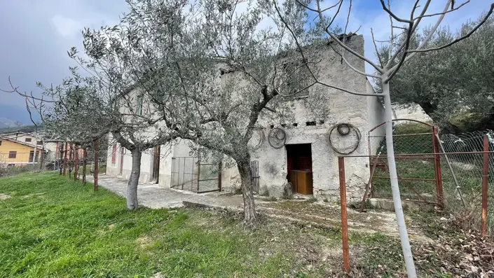 Image No.21-2 Bed Country House for sale