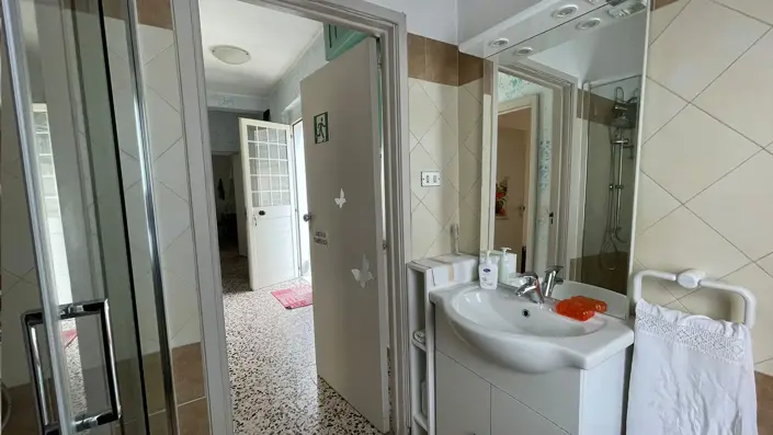Image No.10-2 Bed Country House for sale