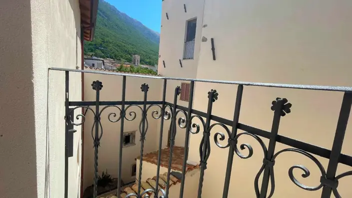 Image No.29-2 Bed Townhouse for sale