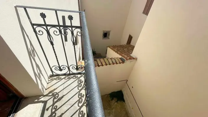 Image No.30-2 Bed Townhouse for sale