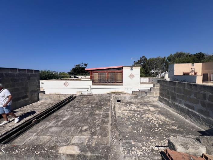 Image No.5-2 Bed House for sale