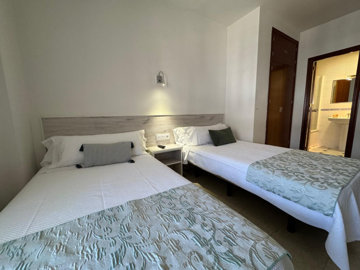 1 - Lebrija, Commercial