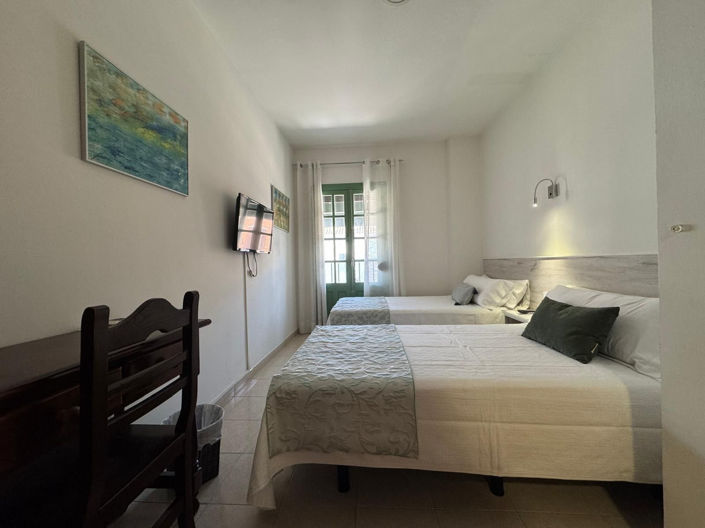 Image No.2-8 Bed Commercial for sale