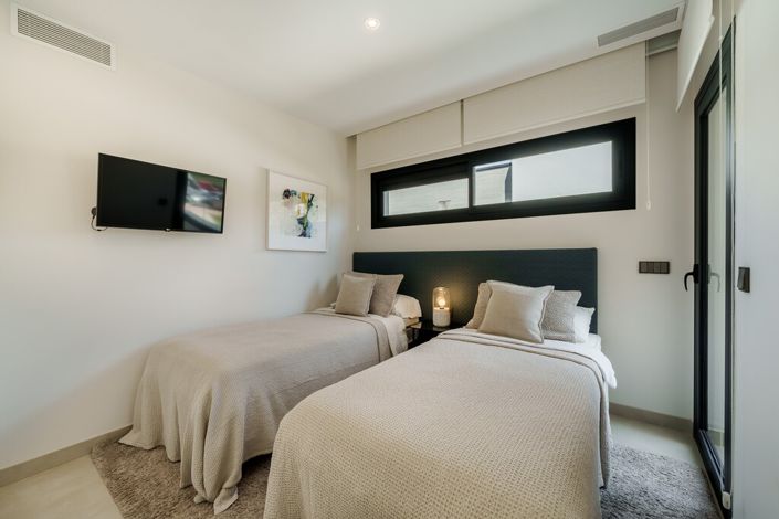 Image No.12-5 Bed Semi-Detached for sale