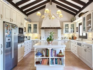 Kitchen  (2)