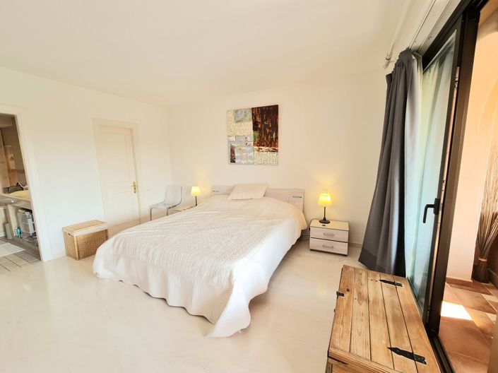 Image No.21-3 Bed Property for sale