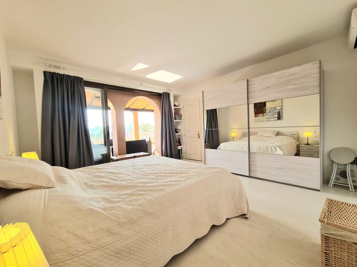Image No.22-3 Bed Property for sale
