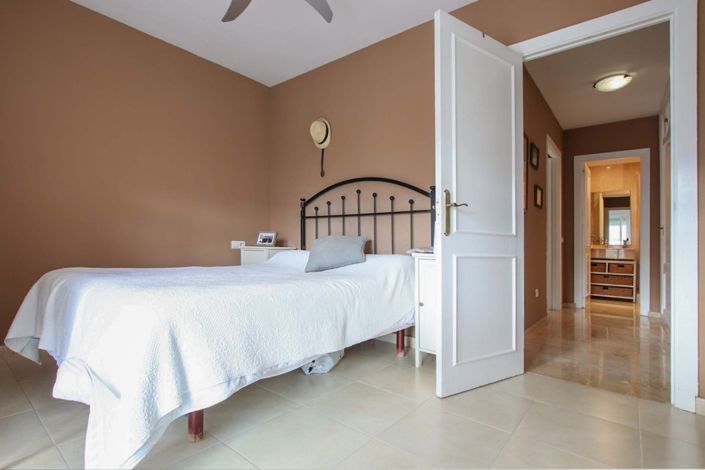 Image No.17-3 Bed Apartment for sale