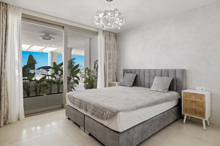 Image No.32-7 Bed Property for sale