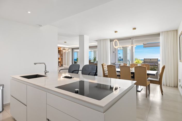Image No.6-7 Bed Property for sale