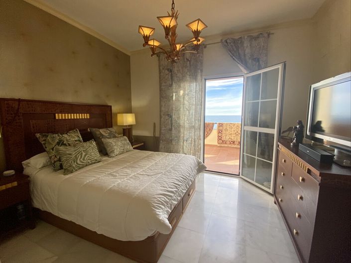 Image No.40-3 Bed Apartment for sale