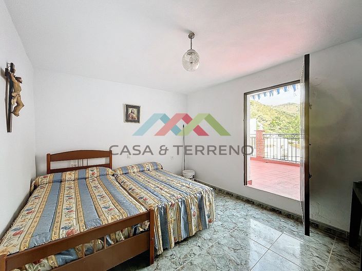 Image No.26-4 Bed Townhouse for sale
