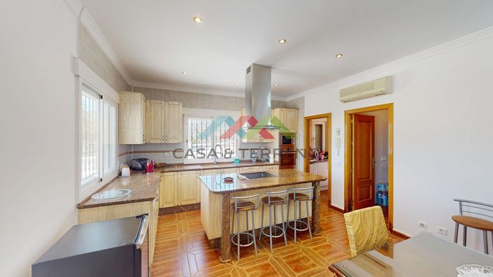 Image No.10-4 Bed Villa for sale