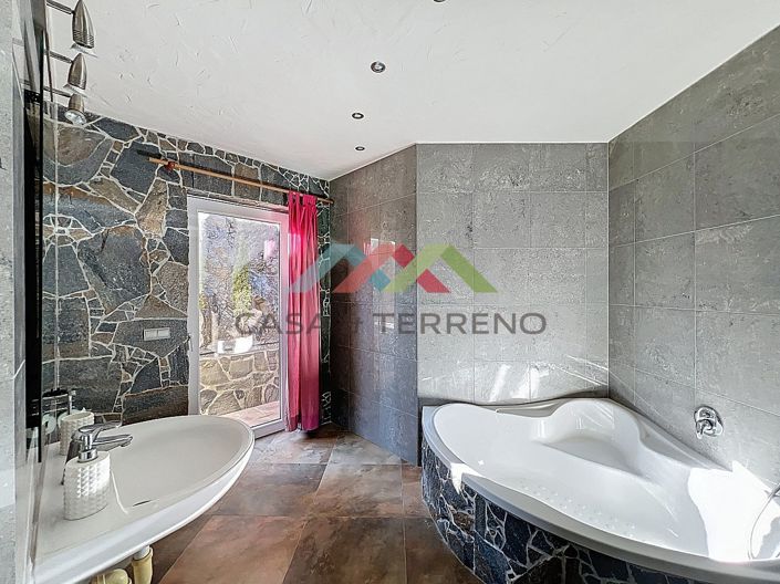 Image No.37-3 Bed Villa for sale