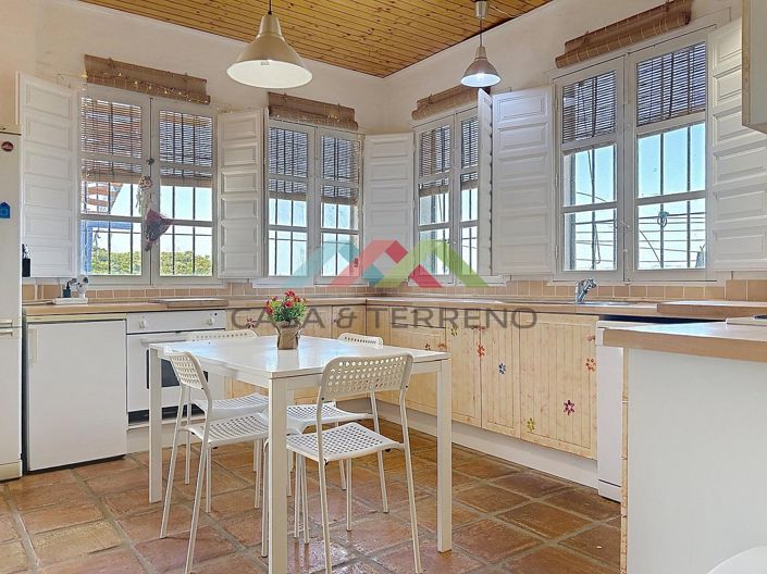 Image No.10-4 Bed Country House for sale