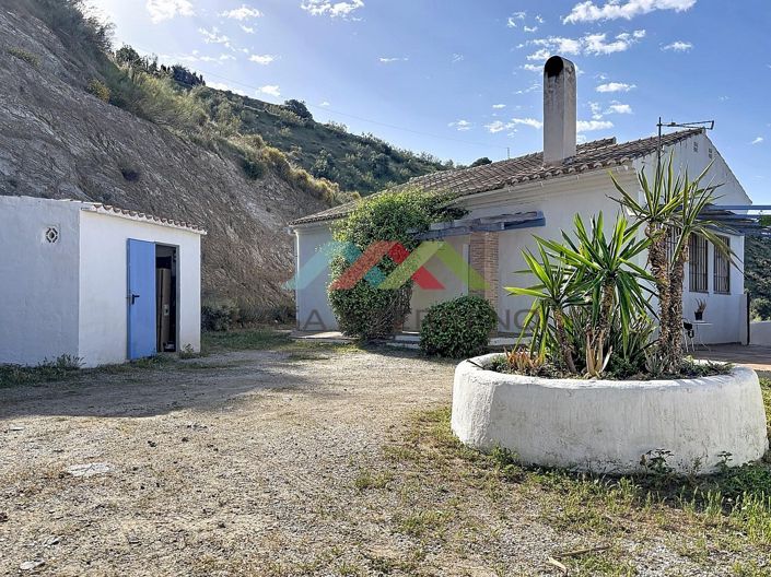 Image No.2-4 Bed Country House for sale