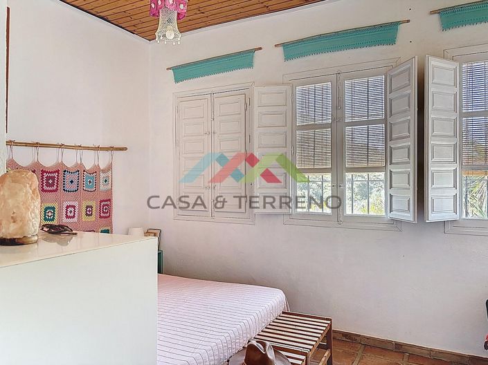 Image No.30-4 Bed Country House for sale