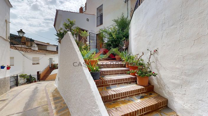 Image No.24-3 Bed Townhouse for sale