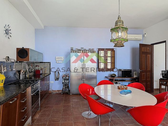 Image No.12-8 Bed Villa for sale