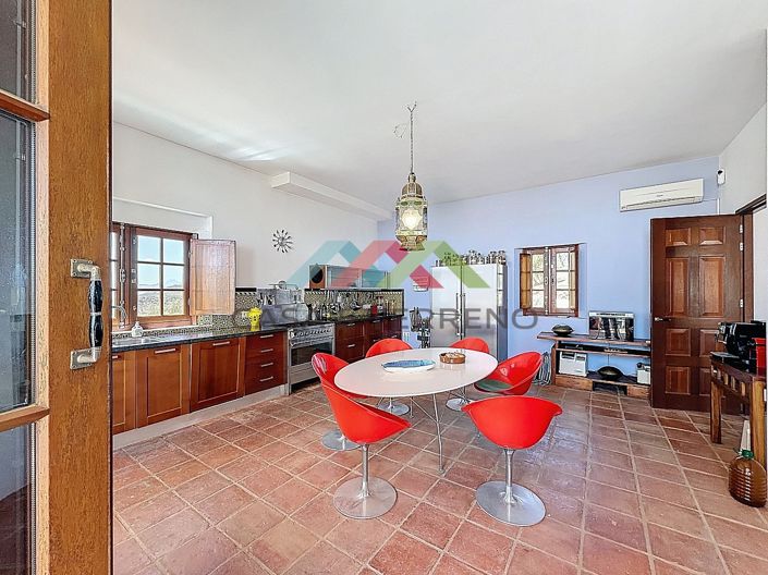 Image No.14-8 Bed Villa for sale