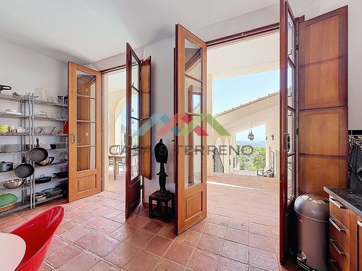 Image No.15-8 Bed Villa for sale
