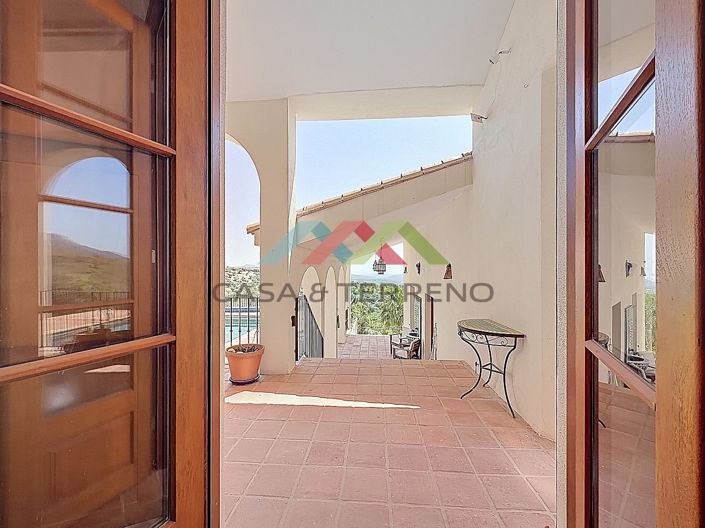 Image No.17-8 Bed Villa for sale
