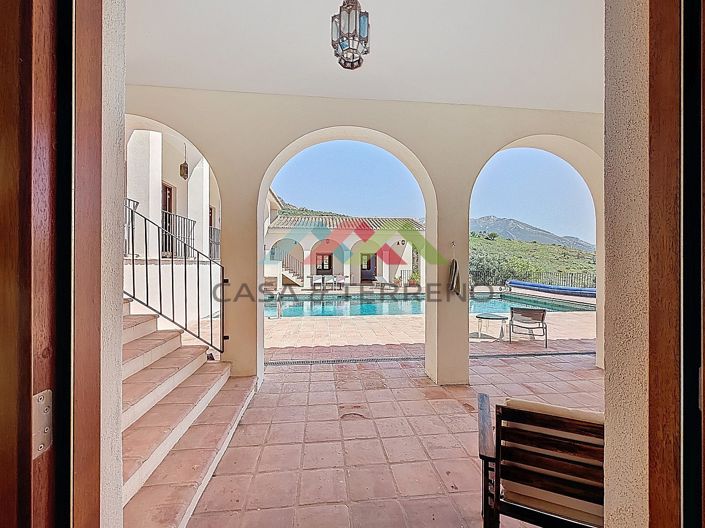 Image No.20-8 Bed Villa for sale