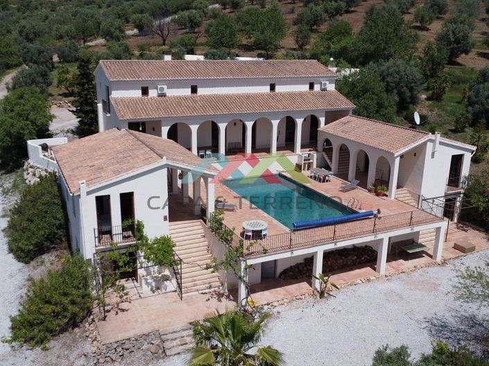 Image No.3-8 Bed Villa for sale