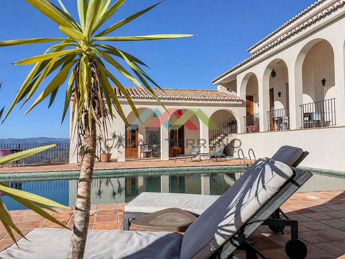 Image No.4-8 Bed Villa for sale