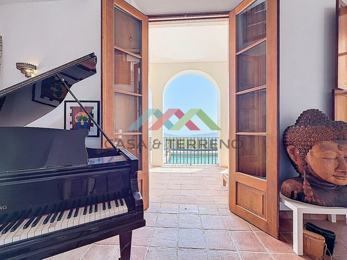 Image No.8-8 Bed Villa for sale